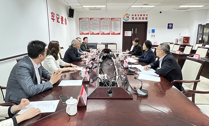 12月7日 嚴(yán)介和理事長與海南省教育廳黨委書記、廳長曹獻坤會談 (3).jpg