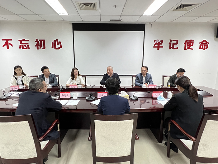 12月7日 嚴(yán)介和理事長與海南省教育廳黨委書記、廳長曹獻坤會談 (1).jpg