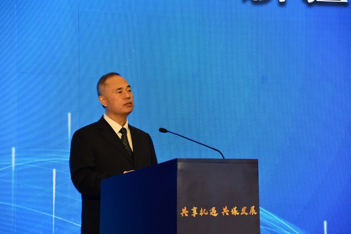 1695619222011072662.jpg 20230922嚴(yán)昊主席出席2023新疆·阿克蘇地區(qū)——上海產(chǎn)業(yè)合作對(duì)接會(huì)3.jpg