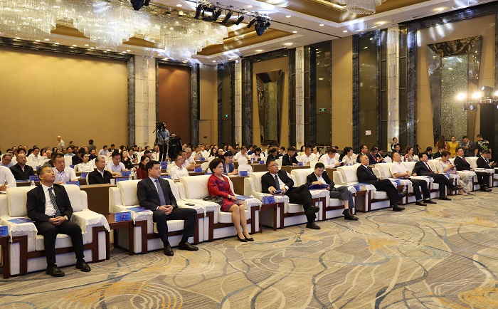 1695619273057008132.jpg 20230922嚴(yán)昊主席出席2023新疆·阿克蘇地區(qū)——上海產(chǎn)業(yè)合作對(duì)接會(huì)6.jpg