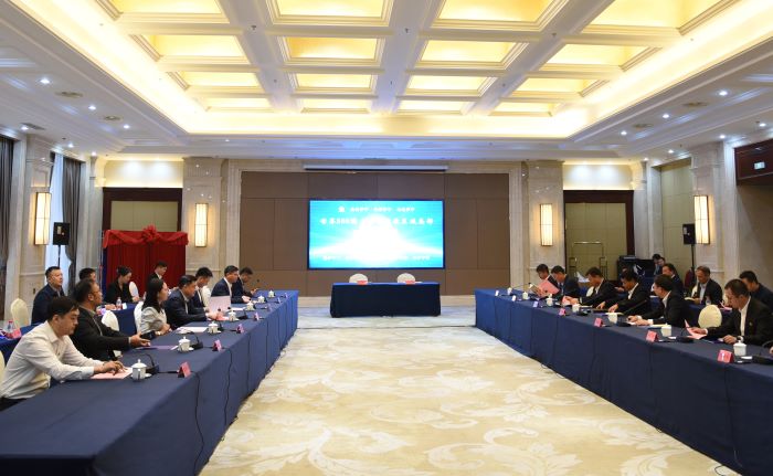 1698053169716010893.jpg 嚴(yán)昊與新疆伊犁州伊寧市簽訂戰(zhàn)略合作協(xié)議5.jpg