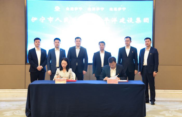 1698053214981030587.jpg 嚴(yán)昊與新疆伊犁州伊寧市簽訂戰(zhàn)略合作協(xié)議4.jpg