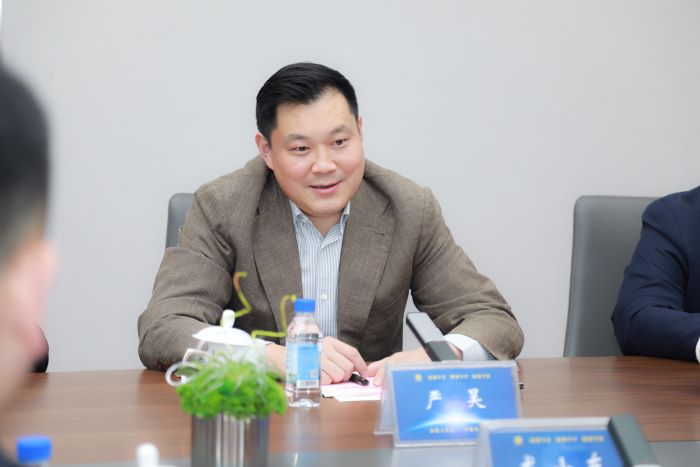 1712715487896049620.jpg 20240408嚴(yán)昊主席與江西省贛州市定南縣委書記龍小東會(huì)談1.jpg