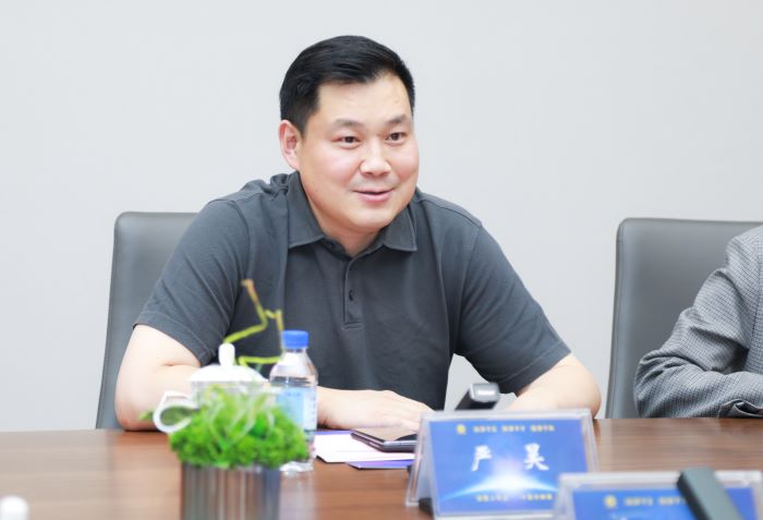 1717146333239059243.jpg 5月30日嚴(yán)昊主席與湖北省江蘇商會會長李興東一行會談.jpg